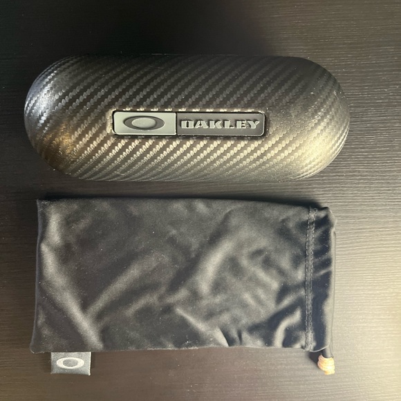 Oakley Other - Oakley Large Carbon Carbon Fiber Hard Glasses Case with Pouch
